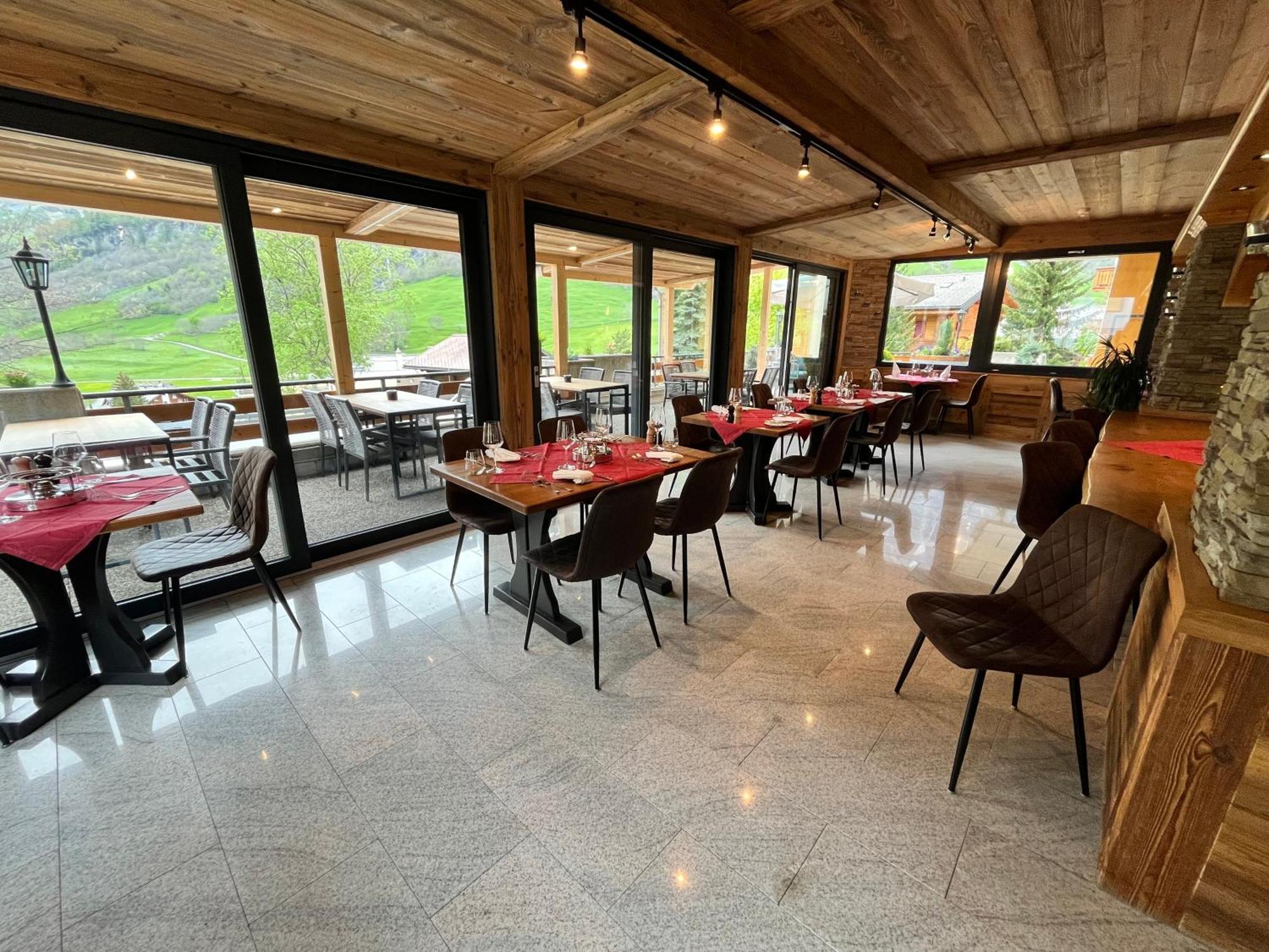 Hotel Alfa Superieur - Leukerbad-Therme Zewnętrze zdjęcie